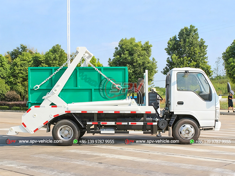 ISUZU Light-Duty Swing Arm Garbage Removal Truck - Right Side